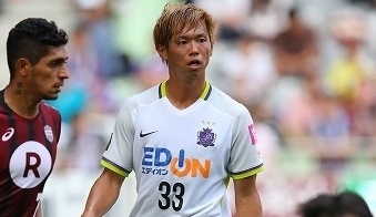 神戸のブラジル人2トップを相手に能力の高さを示した塩谷。リオ五輪出場が期待される。(C) J.LEAGUE PHOTOS