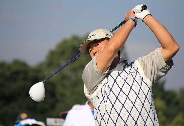 5アンダー単独首位で初日を終えた前年度覇者の室田淳(撮影:ALBA)