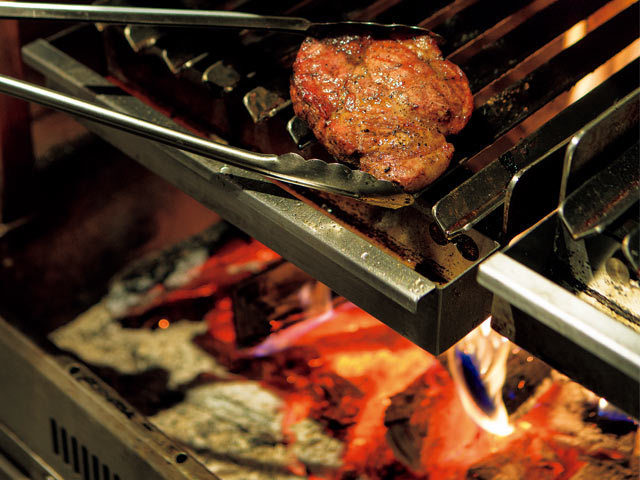 最新トレンドは 薪焼き だ 薪の炎で旨味を凝縮した究極ステーキを供する名店4選 ライブドアニュース