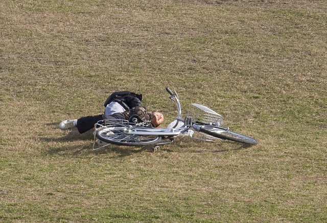 自転車 すれ違い こけてはいない