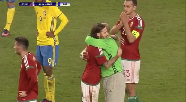 ダボパン Gkキラーイ 代表引退 試合がストップし大拍手で見送られる ライブドアニュース