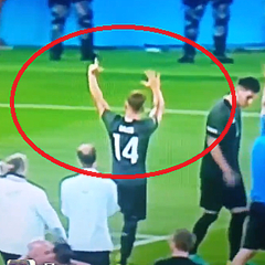 男子サッカー決勝で敗れたドイツ代表 選手のジェスチャーが物議 ライブドアニュース 男子サッカー決勝で敗れたドイツ代表 選手のジェスチャーが物議 ライブドアニュース