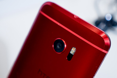 KDDI��au�������ޥۡ�HTC 10 HTV32�פ�Android 7.0 Nougat�ؤ�OS�С�����󥢥åפ�ޤॽ�եȥ�����������4��19��10������󶡳���