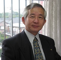 小山昇(Noboru Koyama) 株式会社武蔵野代表取締役社長。1948年山梨県生まれ。日本で初めて「日本経営品質賞」を2回受賞(2000年度、2010年度)。2004年からスタートした、3日で108万円の現場研修(=1日36万円の「かばん持ち」)が年々話題となり、現在、70人・1年待ちの人気プログラムとなっている。『1日36万円のかばん持ち』 『【決定版】朝一番の掃除で、あなたの会社が儲かる!』 『朝30分の掃除から儲かる会社に変わる』 『強い会社の教科書』 (以上、ダイヤモンド社)などベスト&ロングセラー多数。 【ホームページ】http://www.m-keiei.jp/
