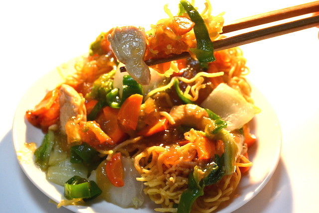 皿うどんの麺をインスタントラーメンで代用したら本格的なおいしさに ライブドアニュース