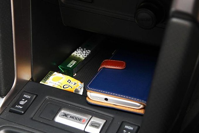 車内に置きっぱなしにすると危険なもの スマホは爆発する可能性 ライブドアニュース