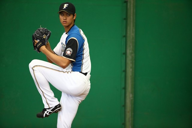 大谷翔平 2015 ハイライトフォト No.176 日本ハム 球団公式写真 キャンプ初日、練習で笑顔を見せる日本ハムの大谷翔平＝2013年（4⁄23