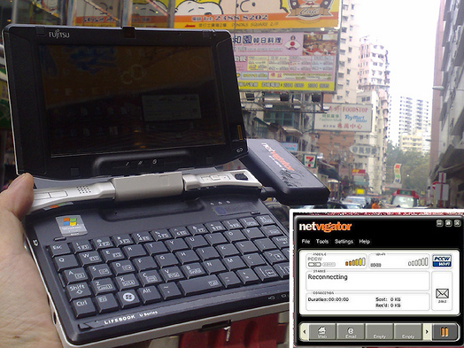 �ۥåȥ��ݥåȤ��鲰���˽Ф�̵��LAN�����Ȥ��ڤ��ȼ�ưŪ�˷������ò����˺���³����롣