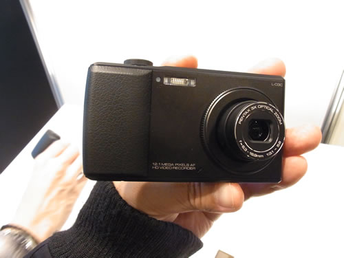 通話できるデジカメ” ドコモが携帯電話『L-03C』を発表 - ライブドア