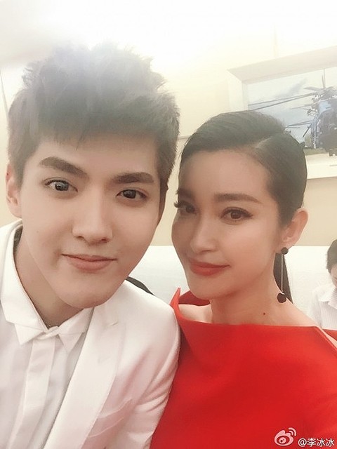 EXOの元メンバークリス、中国トップ女優リー・ ビンビンと仲睦まじい