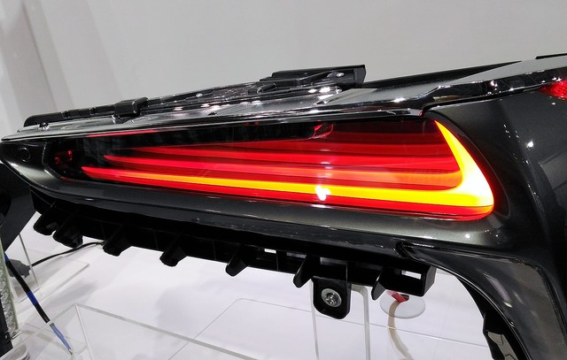 レクサス・LC500に採用された「摩訶不思議な」テールランプの構造が