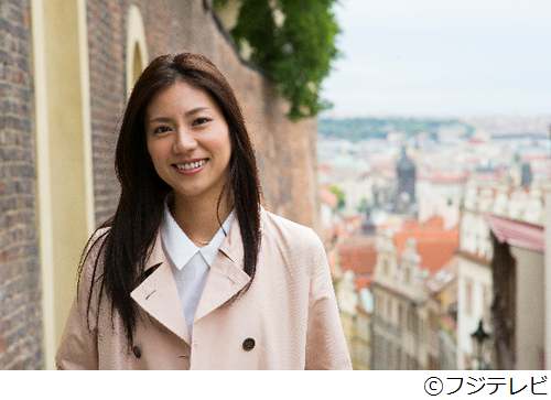 肉塊喰らう“素顔の松下奈緒”、チェコの美味しいオフショットを配信