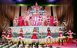 E Girlsのセクシーサンタ姿が可愛すぎると話題に 新曲 Merry Merry Xmas Mv公開 ライブドアニュース