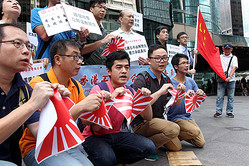 �����긡�������ȡ�ɴ�١פηǼ��Ĥˡ�ȿ���ɤ⤤�뤬����äѤ��ή��ȿ�����פȤ�������åɤ�Ω�Ƥ�줿�������ϴڹ񤬹����ʤ褦�ǡ�ȿ���ǥ�μ̿���¿���Ҳ𤷡��ּ�ή��ȿ���˷�ޤ�����ɤ��ä��פȥ����Ȥ��Ƥ��롣�ʼ̿��ϡ�CNSPHOTO���󶡡�⺹¶����狼��76ǯ�ܤκ�ǯ7��7�����߹��������ȴ����˽��ޤä��͡��ˤ�롢���ܤ����ǧ�����Ф��빳�Ĥν����