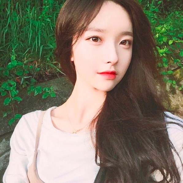 好印象メイクの決定版。いつでも華やかオーラが纏える“口角上げメイク”