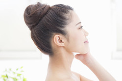 ほうれい線にも効果アリ お家でできる簡単セルフコルギのやり方 Peachy ライブドアニュース