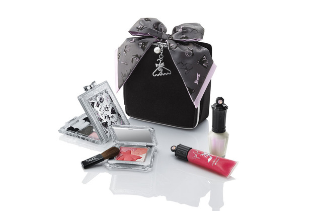 ジルスチュアートのクリスマス限定コフレは“夢のクローゼット”がテーマ【X'masコフレ】