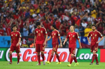 王者スペイン敗退 チリが決勝Tへ