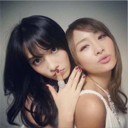 KARA ニコル＆ジヨン、仲良しツーショット公開“セクシー＆キュートな