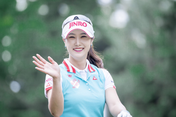 美しすぎる『日韓賞金女王』に学ぶゴルフ！直筆サイン本【イ・ボミの