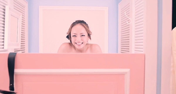 安室奈美恵がセクシーすぎる早着替え 1カット撮影の新曲mvが可愛すぎる 動画 ライブドアニュース