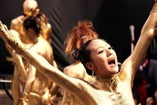 金粉ショー佳子様乳首 文化創造か観音様へのぼうとくか? 愛知県大須大道町人祭「金粉ショー」 - ライブドアニュース