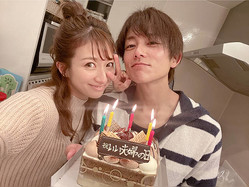 辻希美 夫 杉浦太陽と いい夫婦の日 をケーキでお祝い 仲良し2shot公開 これからも宜しくね ライブドアニュース