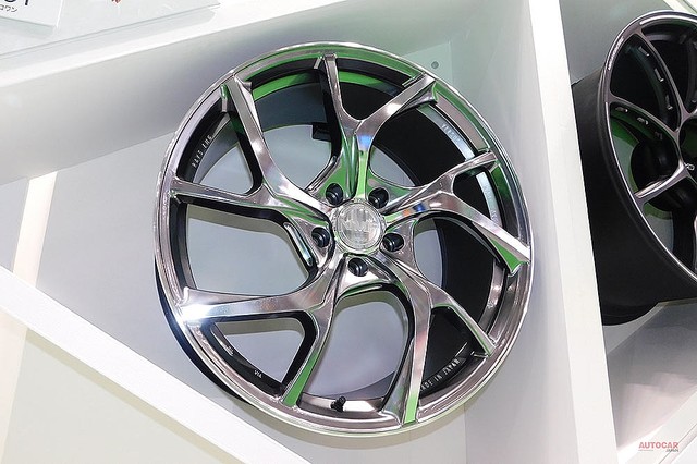 鍛造 RAYS VMF C-01 19インチ　ホイールセット レイズ、鍛造ホイール「VMF C-01」に新サイズ19インチ…新色も