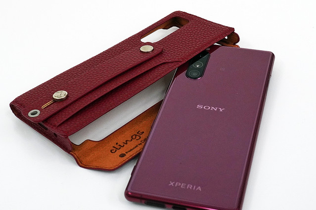 封筒っぽい Clings Slim Hand Strap Case For Xperia 5 は端末の絶妙なサイズ感が活きるケース ライブドアニュース