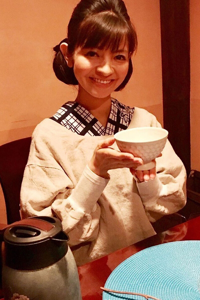 結婚を発表した美人料理研究家(写真・本人Instagramより)