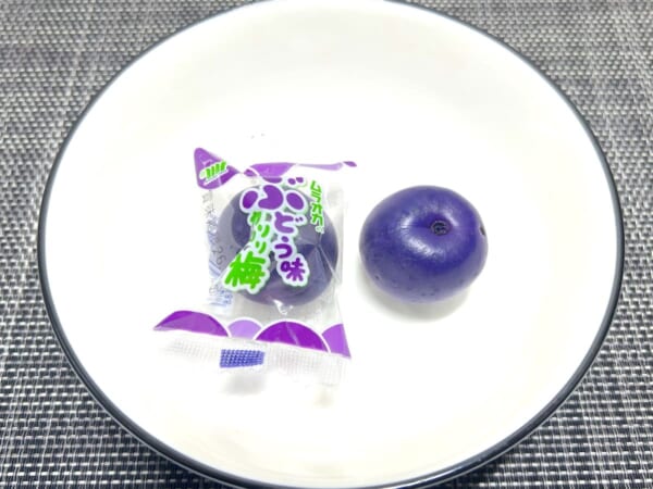 えっ、カリカリ梅のぶどう味……！？ついに発見した怪しすぎるお菓子を