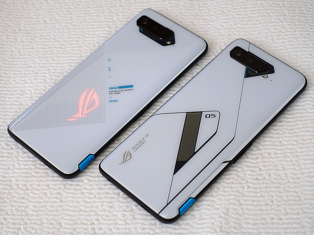 ゲームボタンに空冷ファン搭載──ASUS ROG Phone 5｜Ultimateの実機に
