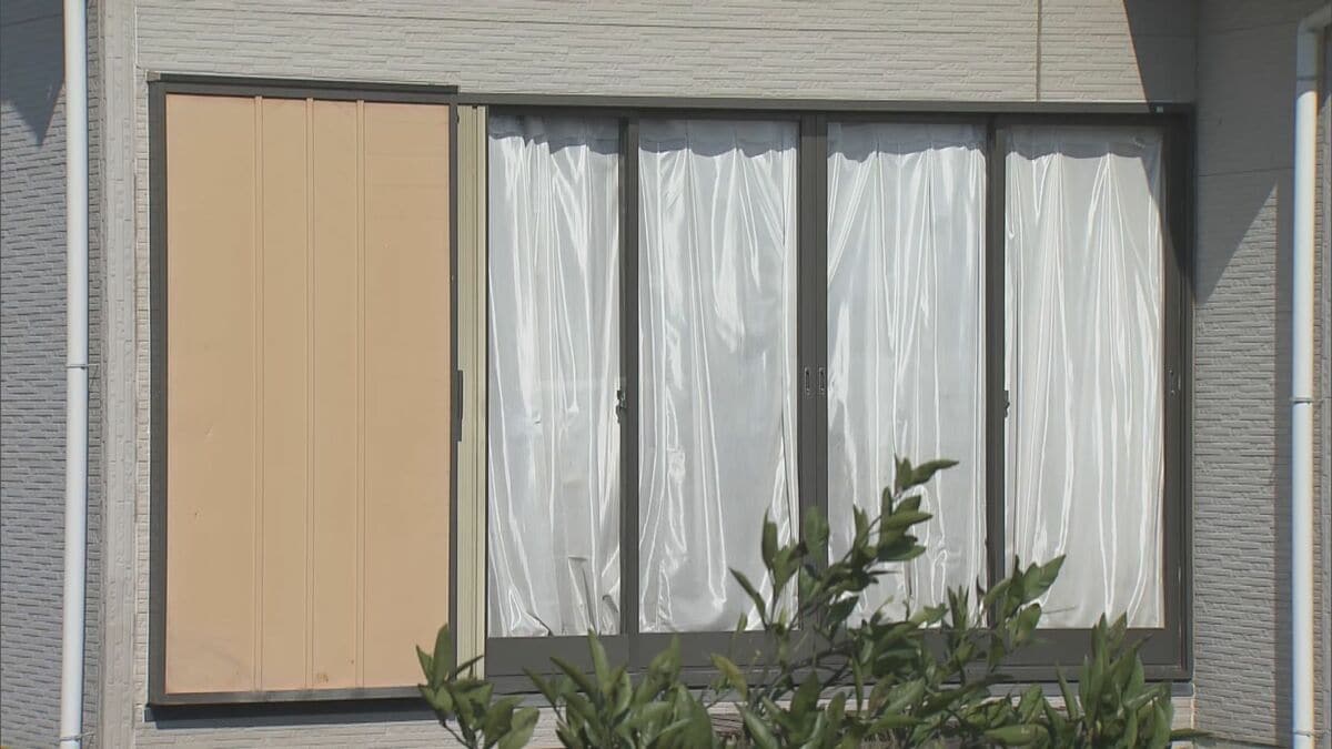 台所で女性が死亡…顔を殴る暴行を加えけがさせた疑いで息子を逮捕