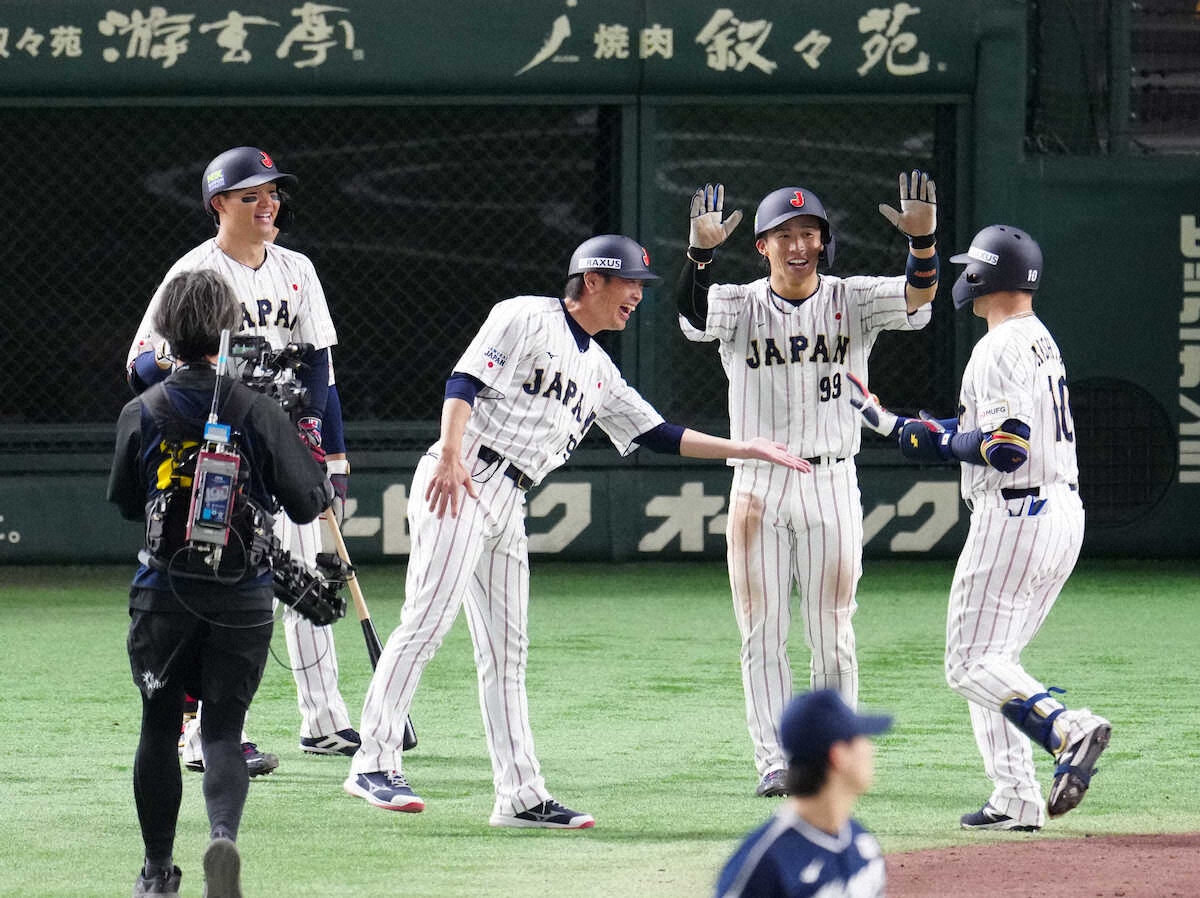 岸田行倫が代打勝ち越し3ラン放つなど打線が12安打で11点 韓国に快勝