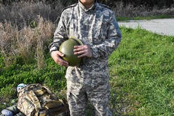 �����饤�ʤ����񤷡���ͦʼ�˻��ä��褦�ȸ�Ĥ��Ƥ��븵���Ҵ����������Ϲ����˻��п�ʹ�μ��˱�����ư�����ä��᣷�����