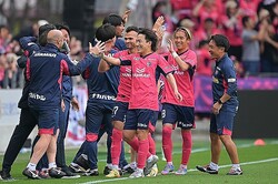 C���Ǥο����ʥ����󥸤�ĩ��Ǥ�����Τ��������ܻؤ�����C��SOCCER DIGEST