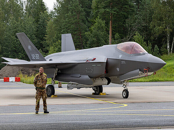 旧ソ連製 ニセライカ イタリア空軍仕様 【公式通販】