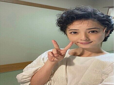 佐々木希 昭和レトロなパーマ姿を披露し 綺麗すぎる どんな髪型しても美しい と絶賛の声 ライブドアニュース