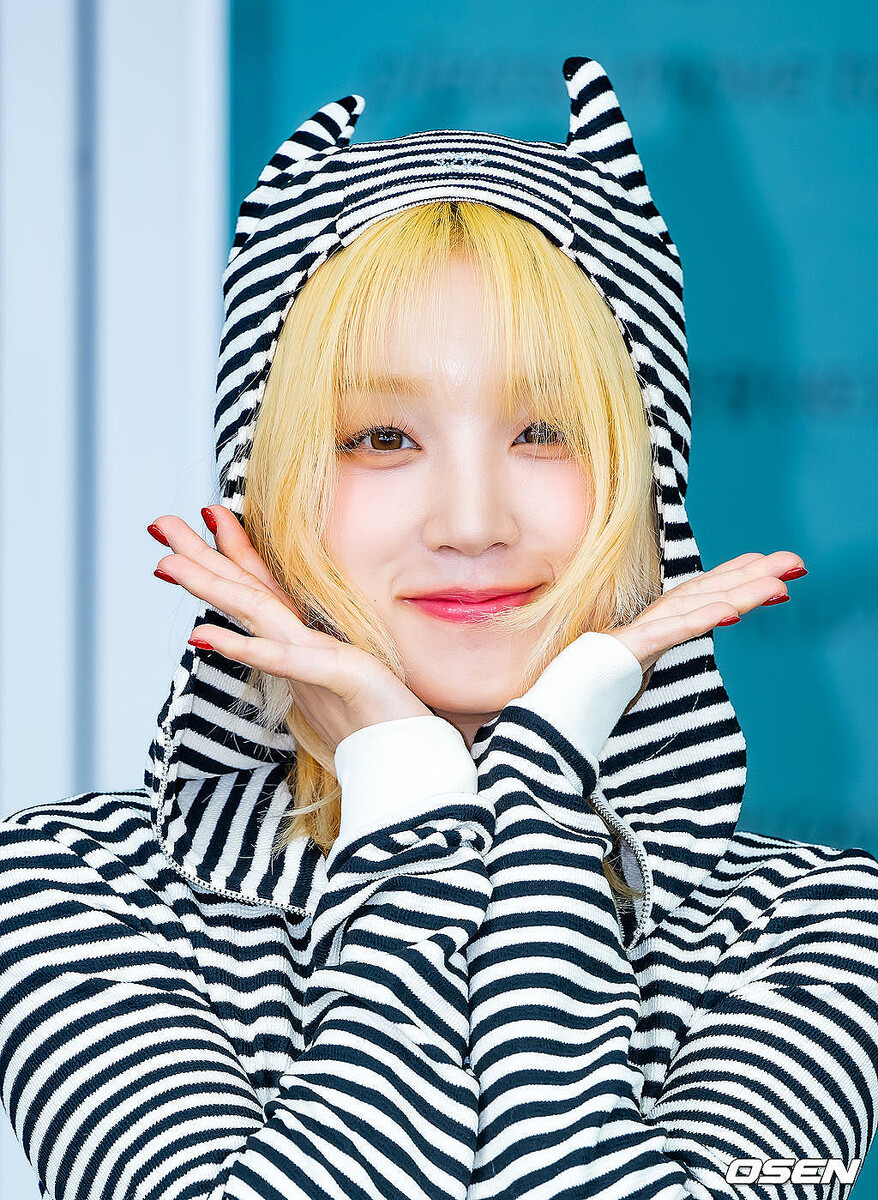 G)I-DLE T シャツ ウギ 白 うさぎ 大