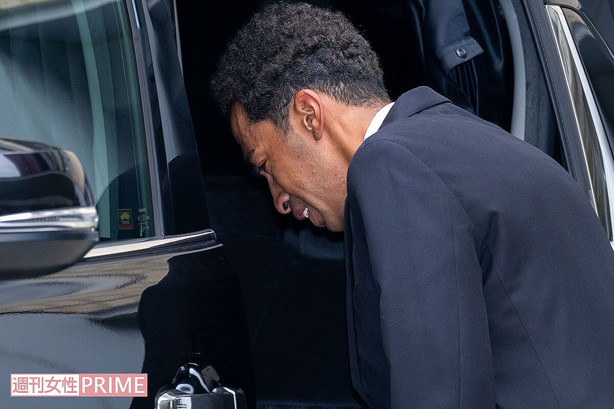 公然わいせつ容疑で逮捕後、釈放された『Aぇ!group』の草間リチャード敬太(2025年10月6日)