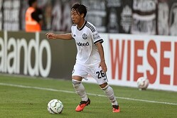 左SBで持ち味を存分に発揮した小杉。(C)Getty Images