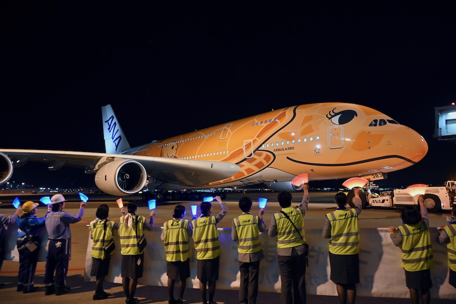 ANA、オレンジ色の「FLYING HONU」3号機デビュー 受領から空白の2年