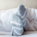 寝るときに靴下を履いていいのか…睡眠の専門家「おすすめできません」