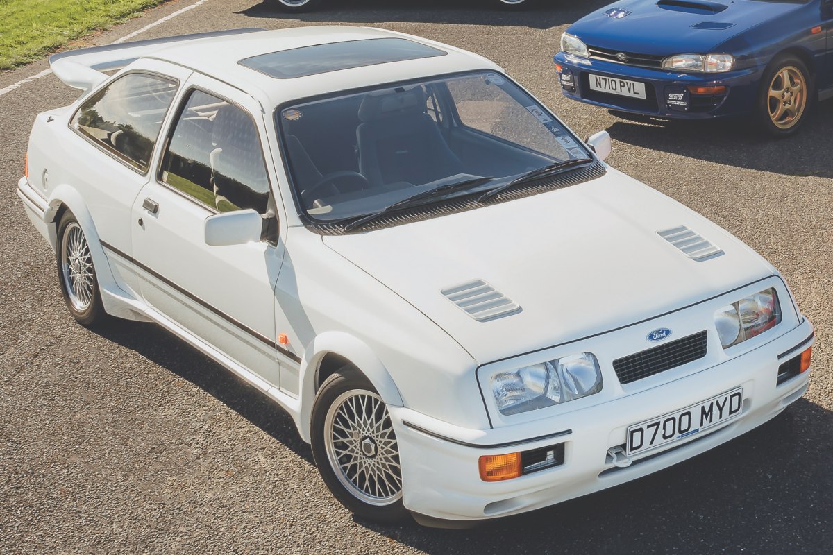 油断は禁物！ フォード・シエラ RSコスワース Gr.Aレーサーそのままの