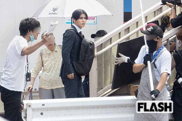 Hey Say Jump 山田涼介 猛暑のスーツ撮影 刑事はつらいよ ライブドアニュース