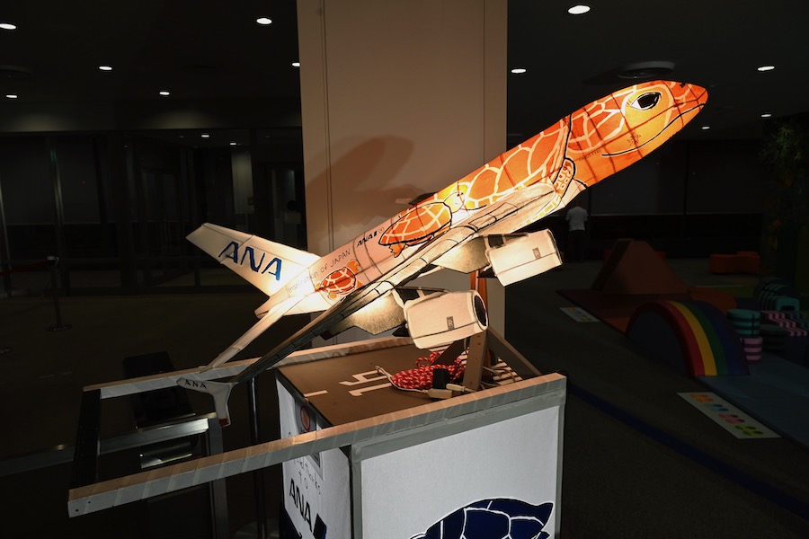 ANA、オレンジ色の「FLYING HONU」3号機デビュー 受領から空白の2年