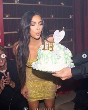キム・カーダシアン、40歳の誕生日は家族がサプライズ演出(画像は『Kim Kardashian West 2020年10月23日付Instagram「All I can say is WOW!」』のスクリーンショット)