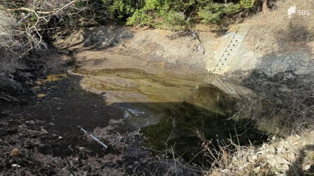 「落ちちゃっただけ」ため池に解体工事のコンクリートがら約3.6トン不法投棄か 男2人を逮捕＝静岡・小山町 - ライブドアニュース