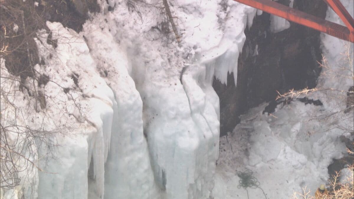 岐阜県下呂市で男性が氷の下敷きに アイスクライミング中に滑落