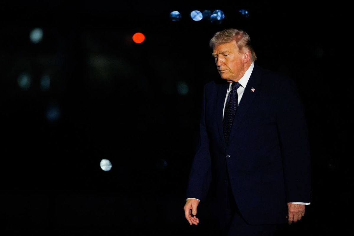 2026年3月9日、ドナルド・トランプ米大統領が、週末を過ごした「マー・ア・ラゴ」からマリーンワンでワシントンD.C.に着陸後、サウスローンを横切ってホワイトハウスに向かって歩いている